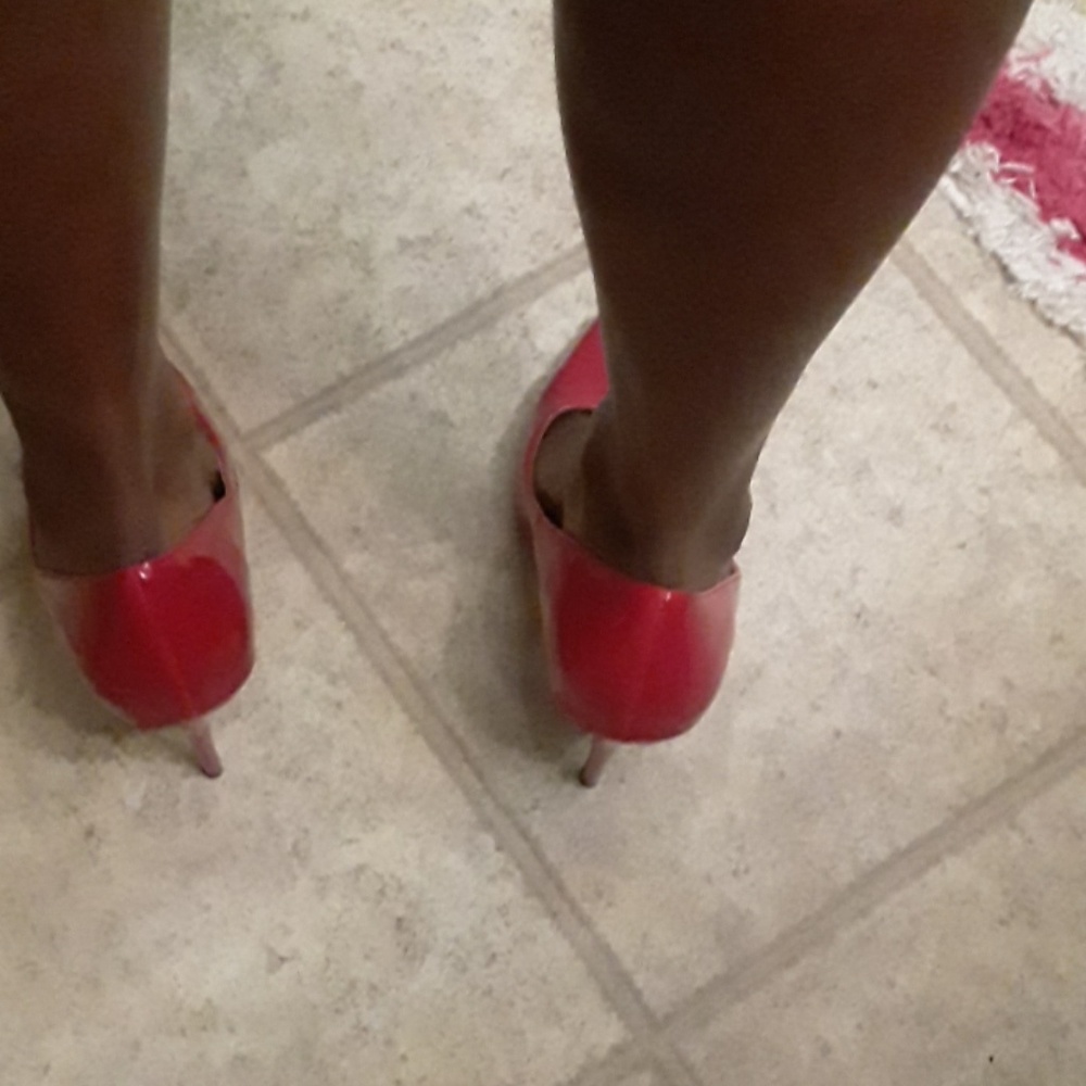 Red Pumps - Picture 6 of 6